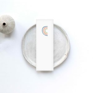 Blanco rouwkaart in Regenboog-vorm, ideaal voor persoonlijke teksten bij afscheid.  