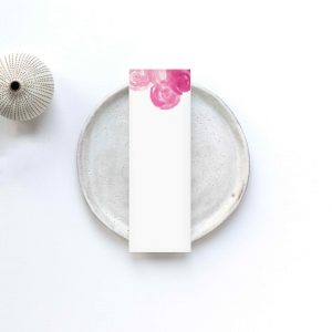 Rouwstuk "Pioenroos" – blanco, met zachte bloemen en een ingetogen uitstraling.